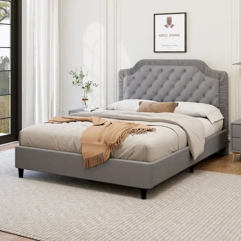 Lit capitonné Queen Size moderne avec tête de lit froncée et capitonnée, cadre en bois avec base en métal, aucun sommier tapissier requis